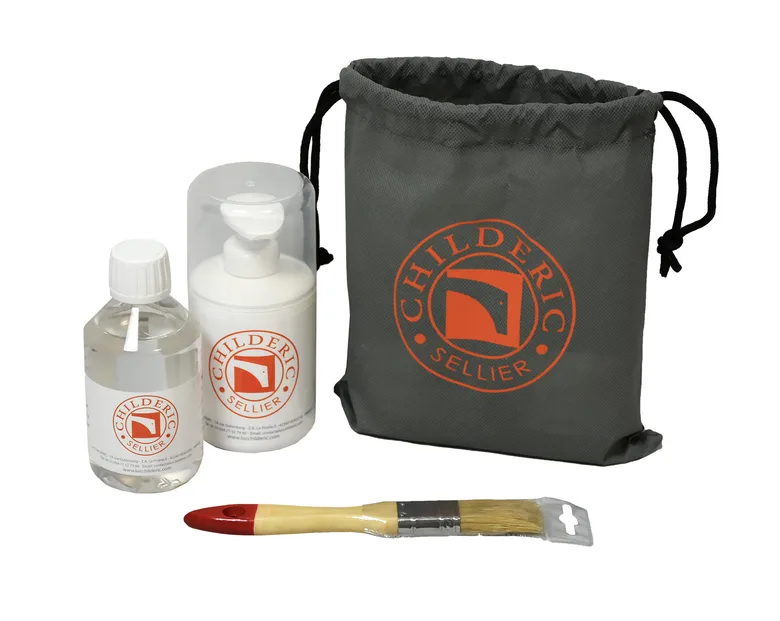 Childéric saddle care set with bottles, brush and grey bag
